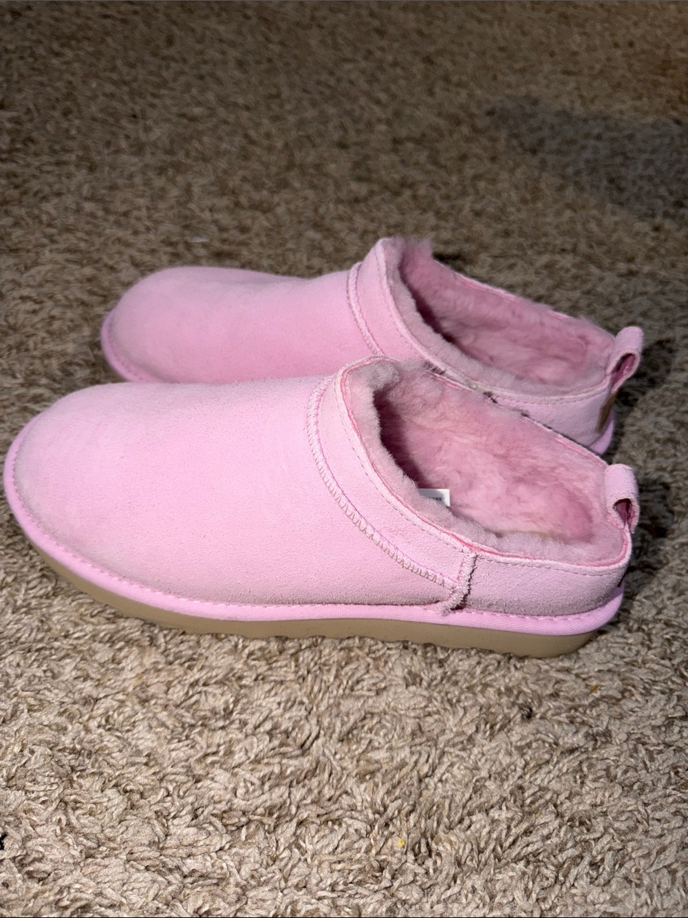 UGG Cozy LIKE NEW Women's Slip-On Faux Suede Slippers - Pink
